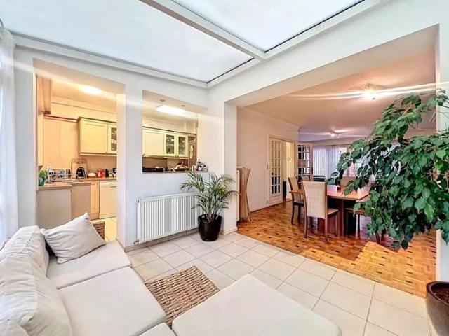 Beautiful 5 bedroom house with spacious garden
