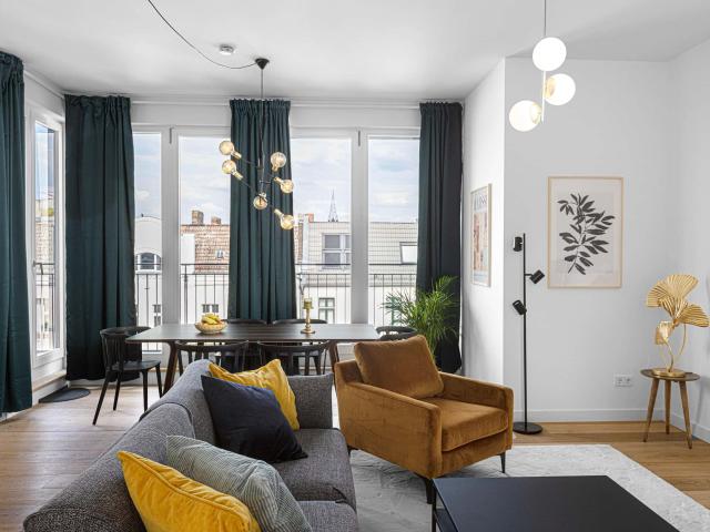 Beautiful 5 rooms and 2 balconies in a top location in Prenzlauer Berg