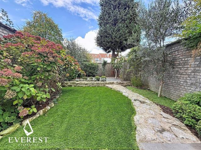 Beautiful 6 bedroom house with terrace and garden