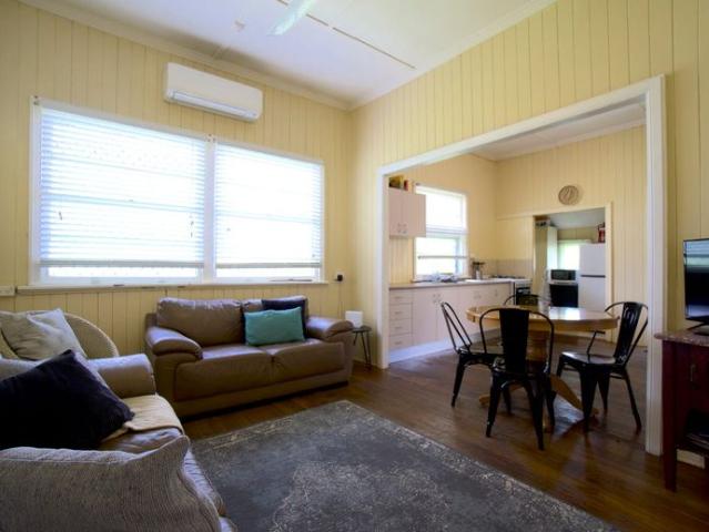 Beautiful Cottage Charm in Walkervale