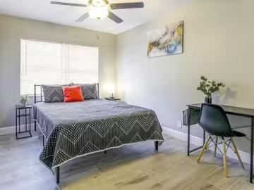 Beautiful & Cozy LOWERY PARK HOME! Centrally Located to Bus Li.
