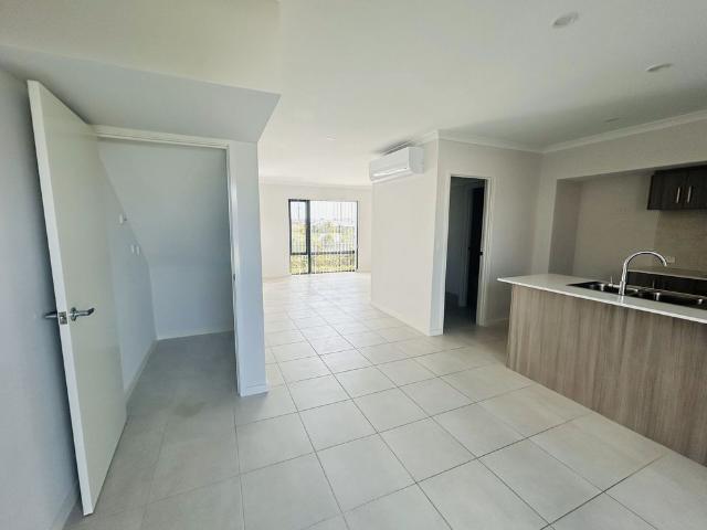 Beautiful Coastal Townhouse in the Award Winning Shorehaven Estate&excl