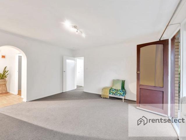 Beautiful & Conveniently Located, PLUS two carparking spaces