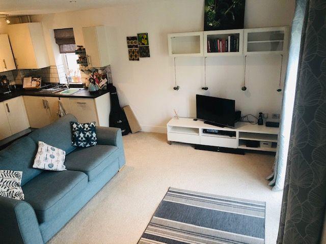 Beautiful Canal Side Two Bed Top Floor Flat to Let in Stroud