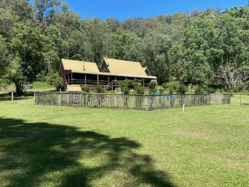Beautiful Cedar home on tranquil acreage an hour from Wahroonga