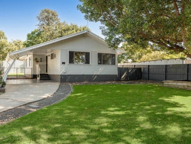 Beautiful Centenary Heights Home in a Peaceful Cul de Sac