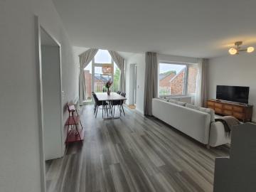 Beautiful, charming 2 room apartment right near th