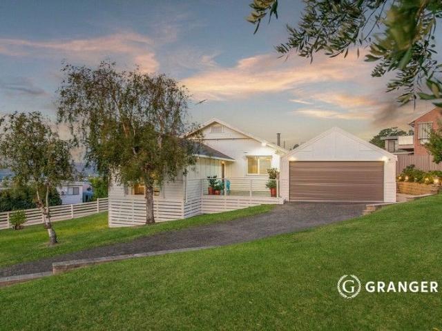 Beautiful Character Bay View Home on a Generous Corner Block