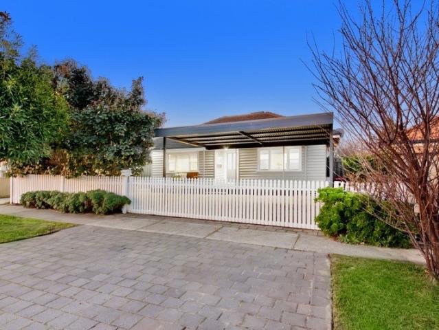 BEAUTIFUL CHARACTER COTTAGE INGLEWOOD BORDER!