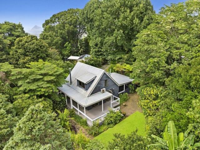 BEAUTIFUL CHARACTER HOME AND TINY HOME ON MOUNTAIN VIEW ROAD