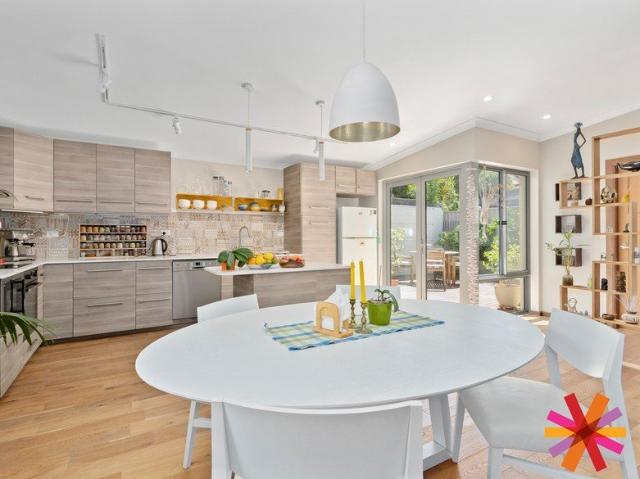 BEAUTIFUL CHARACTER 3 BEDROOM AND 1 BATHROOM HOME IN SOUTH PERTH!
