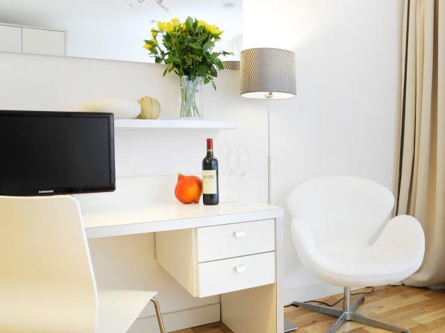 beautiful city4home apartment close to Messe and Eschborn, Frankfurt Amsterdam Apartments for Rent