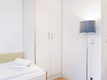 beautiful city4home apartment close to Messe and Eschborn, Frankfurt Amsterdam Apartments for Rent
