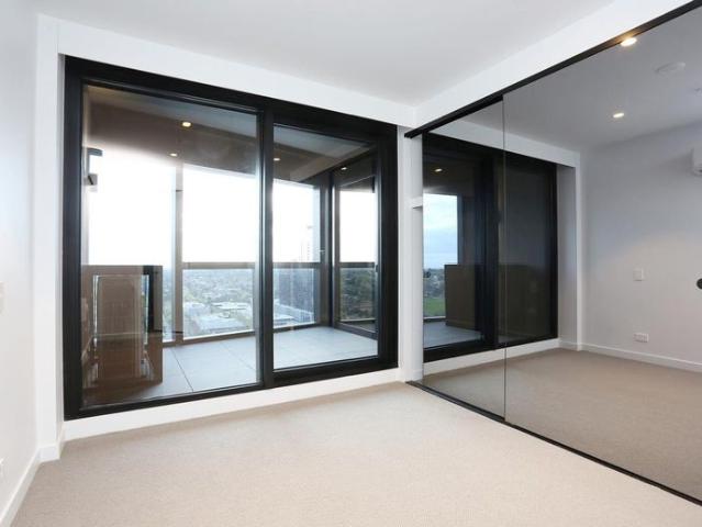 Beautiful city view apartement in central of Box Hill