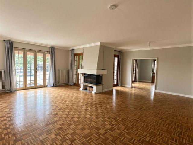 Beautiful Classic villa with a large garden in Thônex