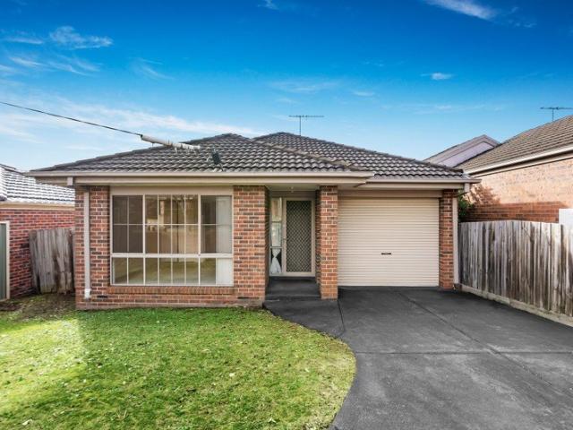 Beautiful Classic Box Hill North 2 Bedroom Unit!