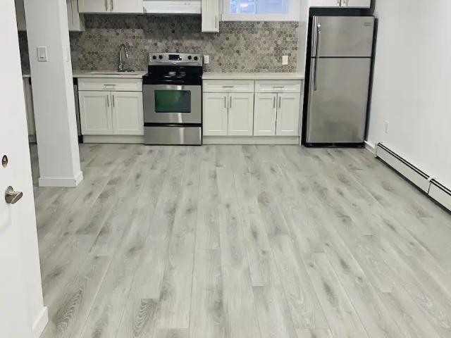BEAUTIFUL, CLEAN, 2 BEDROOMS LEGAL BASEMENT SUITE