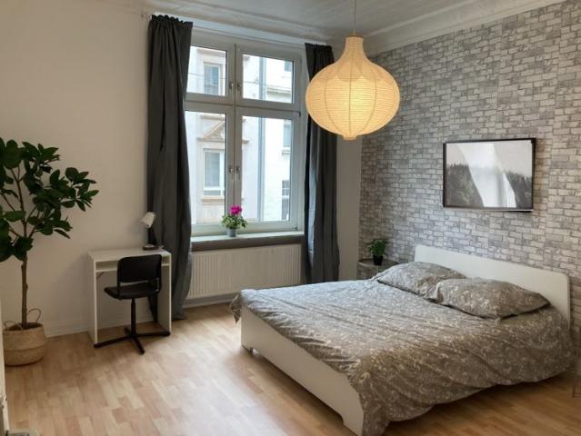 Beautiful, close to day care and schools, 10 min from train station, Wuppertal Amsterdam Apartments for Rent