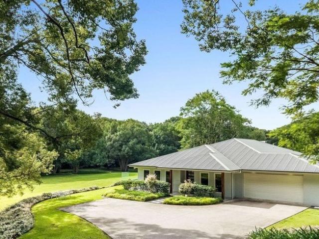 Beautiful Creekside Sanctuary Modern Acreage Luxury Meets Coastal Convenience