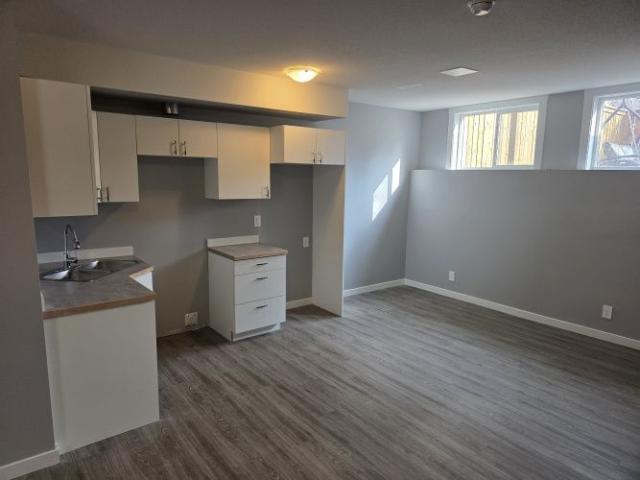 One Month Free! Single Attached Garage & Small Pet Friendly!