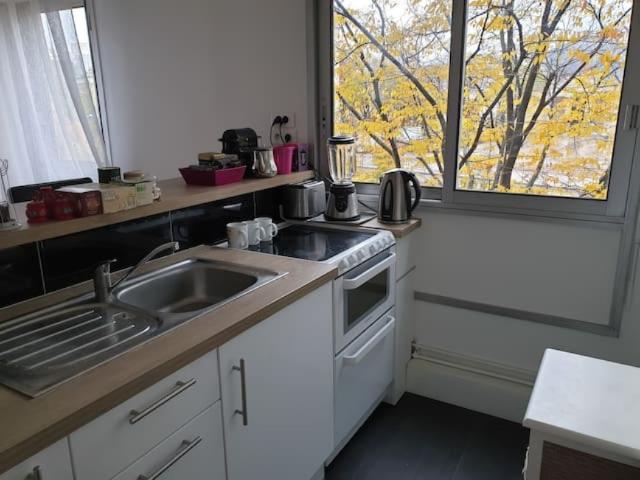 Beautiful and bright 1 separate bedroom 15 minutes from La Défense With elevator