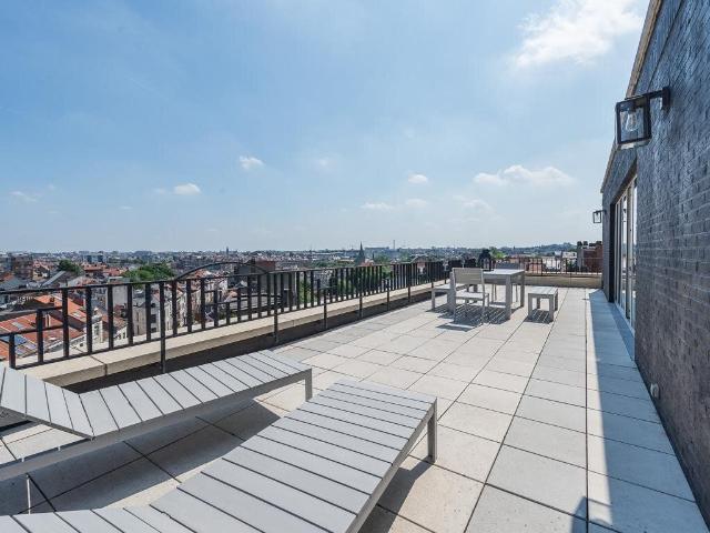 Beautiful and bright Penthouse Avenue Louise CHÂTELAIN