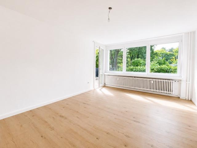 Beautiful and fully renovated 3 room apartment with terrace, fitted kitchen and shower room in HH Horn Hamburg Mitte Hamburg