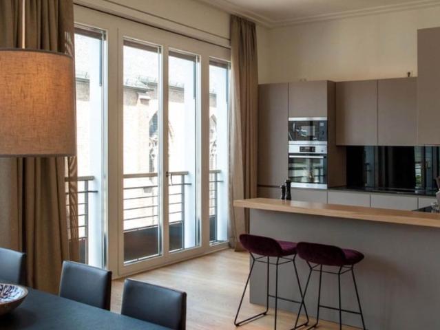 Beautiful and luxurious three room apartment in a top location in the center of Düsseldorf, Dusseldorf Amsterdam Apartments for Rent