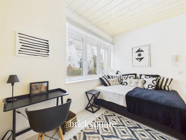 Beautiful and large room in a fully renovated coliving space