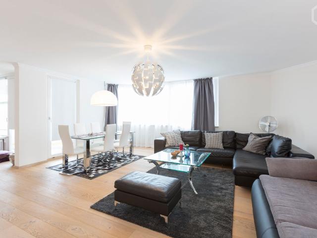 Beautiful and light flooded 3 room apartment, 5 min. from Arabellapark Munich, Munchen Amsterdam Apartments for Rent
