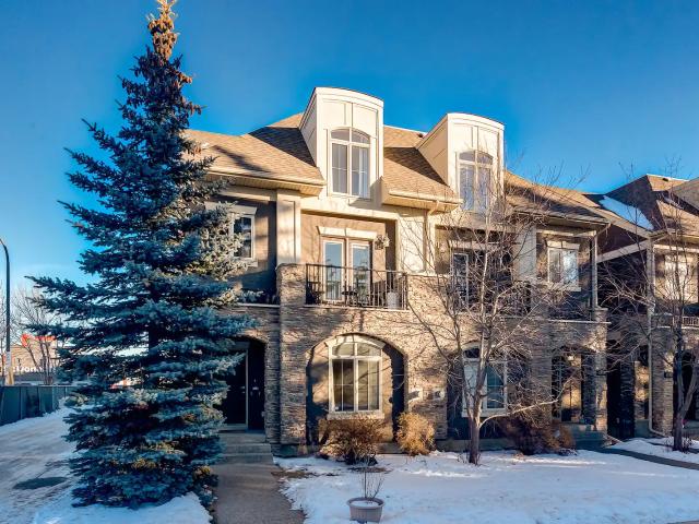 Beautiful and Spacious, Newly Renovated Townhouse in Killarney!