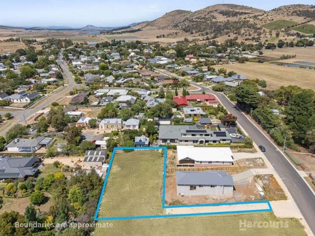 Beautiful and spacious building allotment of 1100m2 Approx