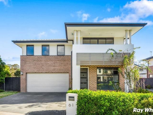 Beautiful and Spacious Family Home facing the park!