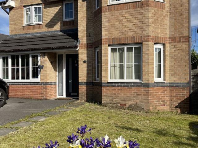 Beautiful and spacious 5 bed Detached house