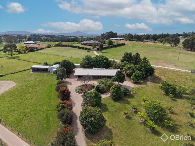 Beautiful Acreage Living on Balfours Road