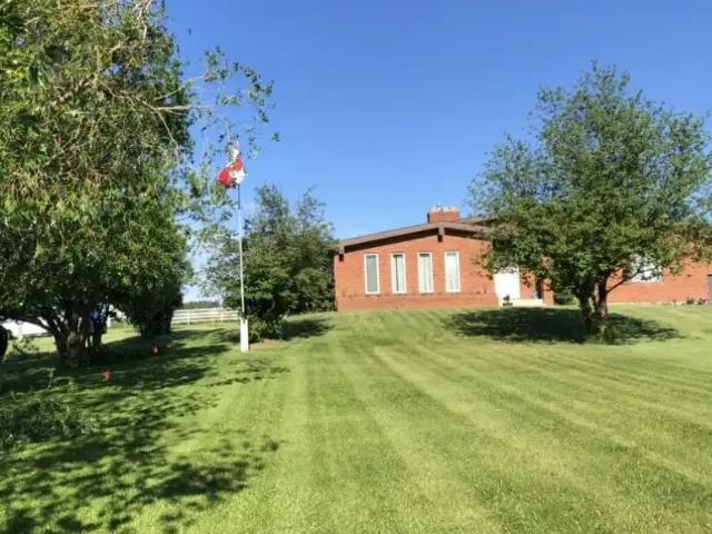 Beautiful Acreage Living Near Stony Plain!