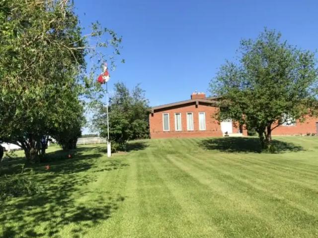 Beautiful Acreage Living Near Stony Plain!