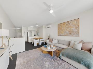 Beautiful air conditioned 2 bedroom unit for sale in popular Bulimba