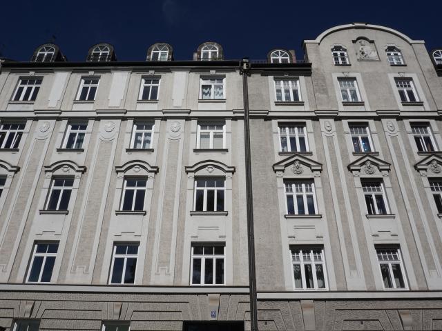 Beautiful Altbau apartment with balcony furnished, just steps from the Isar Dreimühlenviertel