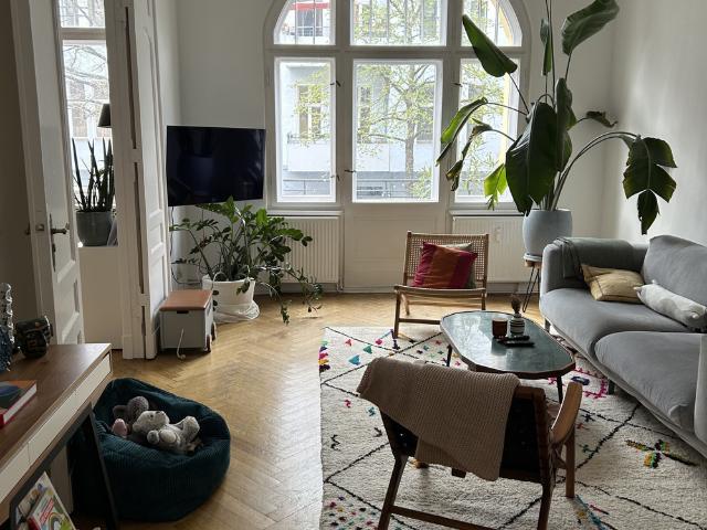 Beautiful Altbau flat sublet in West Berlin