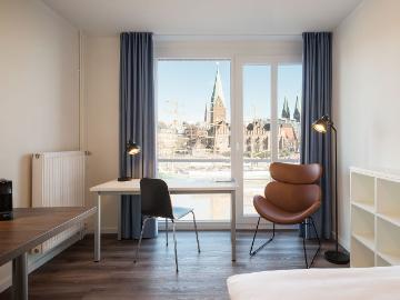 Beautiful apartment on the banks of the Weser with panoramic view of the historic old town, directly in the centre of town, Bremen Amsterdam Apartments for Rent