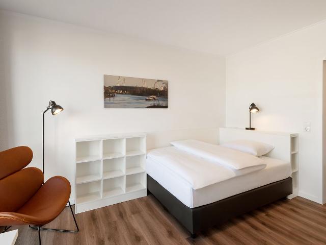 Beautiful apartment on the banks of the Weser with panoramic view of the historic old town, directly in the centre of town, Bremen Amsterdam Apartments for Rent