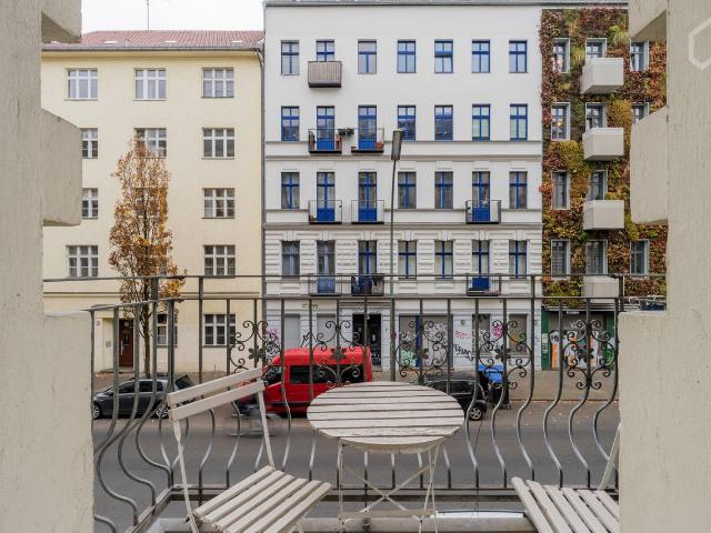 Beautiful apartment Altbau, 2 rooms in central Kreuzberg, Berlin Amsterdam Apartments for Rent