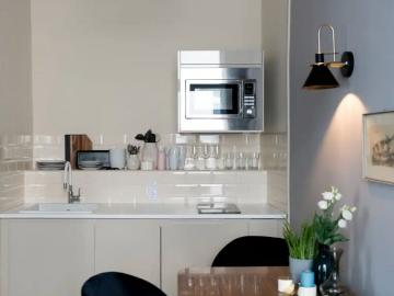 Beautiful apartment facing the backyard, Vienna Amsterdam Apartments for Rent