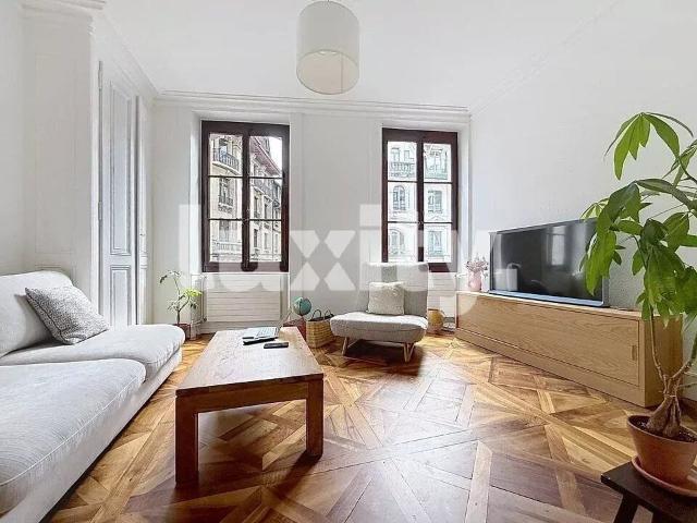 Beautiful apartment ideally located