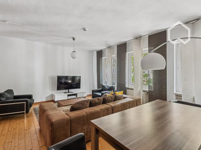 Beautiful Apartment in a Prime Central Location – Fully Furnished & Move In Ready, Dusseldorf Amsterdam Apartments for Rent
