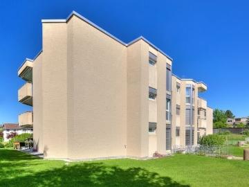 Beautiful apartment in a well kept development
