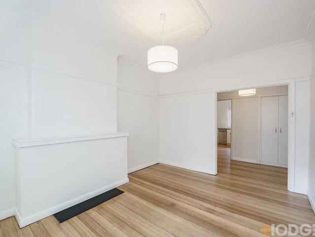 BEAUTIFUL APARTMENT IN ART DECO BUILDING