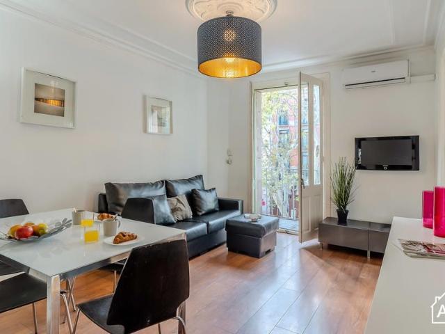 Beautiful apartment in Barcelona with views of Las Ramblas