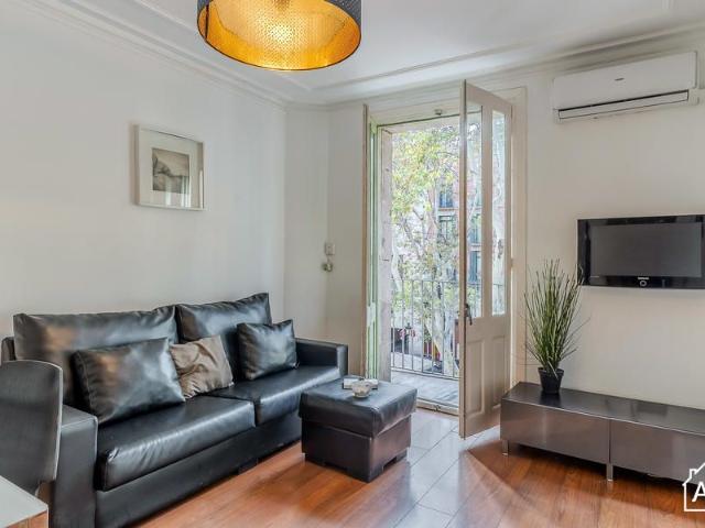 Beautiful apartment in Barcelona with views of Las Ramblas